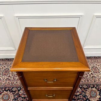 Klassiek-Engels-Antiek-Oud-Vintage-Chesterfield-Archiefkast-Ladekast-Kantoorkast-Met-Bruin-Leder-Ingelegd