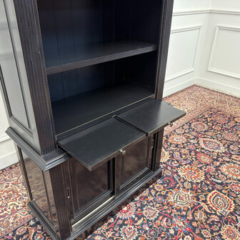 Klassiek-Antiek-Engels-Oud-Vintage-Chesterfield-Zwart-Zwarte-Boekenkast-Kast
