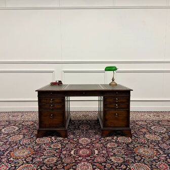 Klassiek-Antiek-Engels-Oud-Vintage-Chesterfield-RAC-Royal-Antique-Collection-Bureau-Desk-Groen-Leder