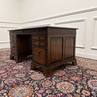 Klassiek-Antiek-Engels-Oud-Vintage-Chesterfield-RAC-Royal-Antique-Collection-Bureau-Desk-Groen-Leder
