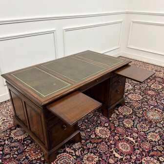 Klassiek-Antiek-Engels-Oud-Vintage-Chesterfield-RAC-Royal-Antique-Collection-Bureau-Desk-Groen-Leder