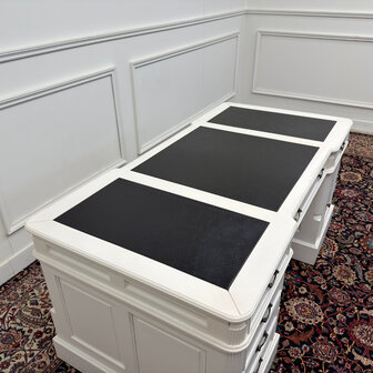 Klassiek-Antiek-Engels-Oud-Vintage-Chesterfield-Wit-Witte-Set-Bureau-Desk-Zwart-Leder-met-Bureaustoel-President-Chair