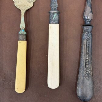 Antiek-bestek-mes-vork-lepel-parelmoer-zilver-hoorn-8