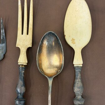 Antiek-bestek-mes-vork-lepel-parelmoer-zilver-hoorn-9