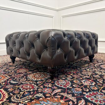 Grote-Bruine-Chesterfield-Hocker-4