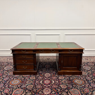 Klassiek-Engels-Antiek-Oud-Vintage-Chesterfield-Groot-Bureau-Desk-Groen-Leder
