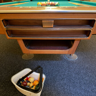 Complete-Pooltafel-met-4-keuen-en-accessoires2