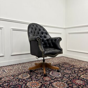 Klassiek-Engels-Antiek-Oud-Vintage-Chesterfield-Bureaustoel-Director-Directors-Chair-Zwart-Leder