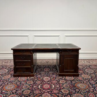 Klassiek-Engels-Antiek-Oud-Vintage-Chesterfield-Bureau-Desk-Partnerdesk-Set-Zwart-Leder-Met-Stoelen