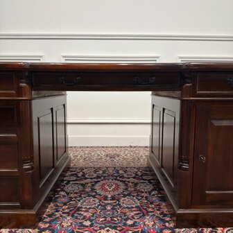 Klassiek-Engels-Antiek-Oud-Vintage-Chesterfield-Bureau-Desk-Partnerdesk-Set-Zwart-Leder-Met-Stoelen