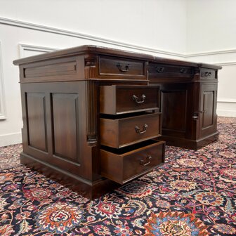 Klassiek-Engels-Antiek-Oud-Vintage-Chesterfield-Bureau-Desk-Partnerdesk-Set-Zwart-Leder-Met-Stoelen