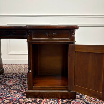 Klassiek-Engels-Antiek-Oud-Vintage-Chesterfield-Bureau-Desk-Partnerdesk-Set-Zwart-Leder-Met-Stoelen