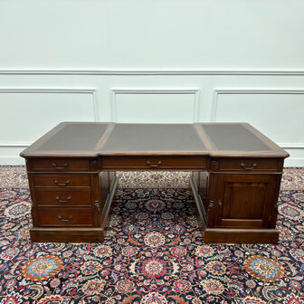 Klassiek-Engels-Antiek-Oud-Vintage-Chesterfield-Zeer-Groot-Bureau-Desk-Partnerdesk-Bruin-Leder