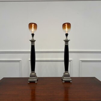 Grote-klassieke-empire-tafellampen-eichholtz-zilver-zwart-met-design-lampen-3