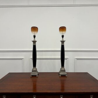Grote-klassieke-empire-tafellampen-eichholtz-zilver-zwart-met-design-lampen