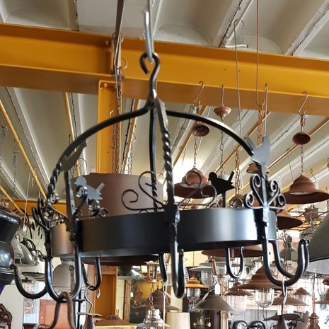 Wildkroon-wildrek-met-decoratie-vogel-van-smeedijzer-vleeshaken-vleesrek-1