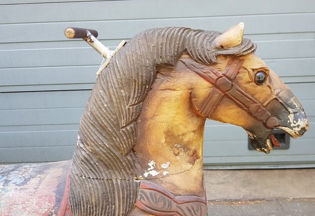 Antiek-Fries-houten-paard-kermispaard-van-draaimolen-carousel-hindenlopen-kermis-3
