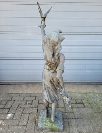 Antiek-brons-beeld-vrouw-met-vogel-in-haar-hand-2