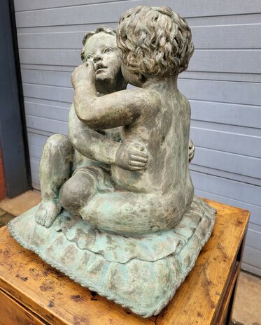 Antiek-brons-beeld-kinderen-engelen-op-een-kussen-3