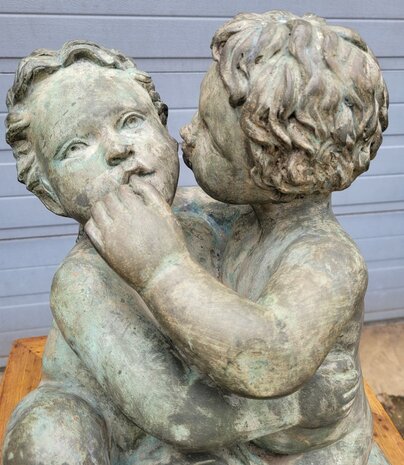 Antiek-brons-beeld-kinderen-engelen-op-een-kussen-6