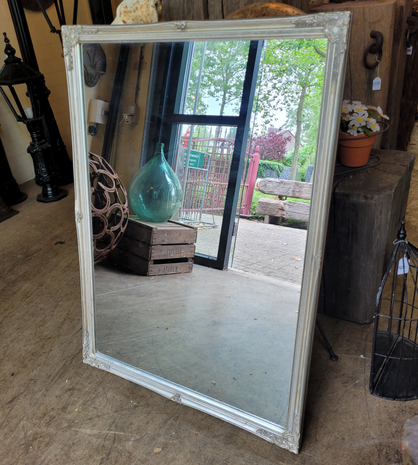 Antieke-witte-grijze-spiegel