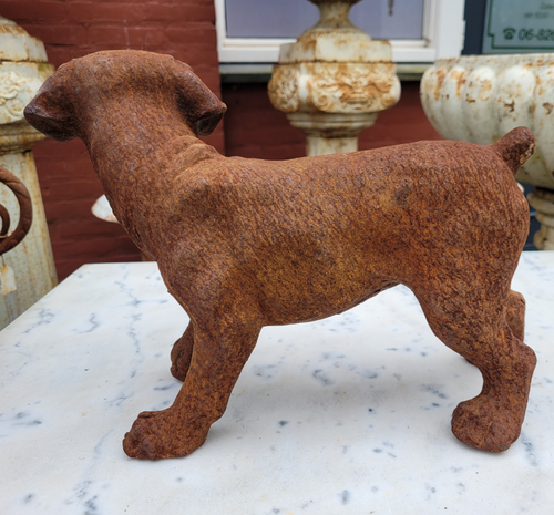 Gietijzeren-standbeeld-kunstwerk-van-een-Hond-roestig-gietijzer-6