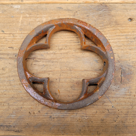 Smeedijzeren-gotische-ring-ornament-rond