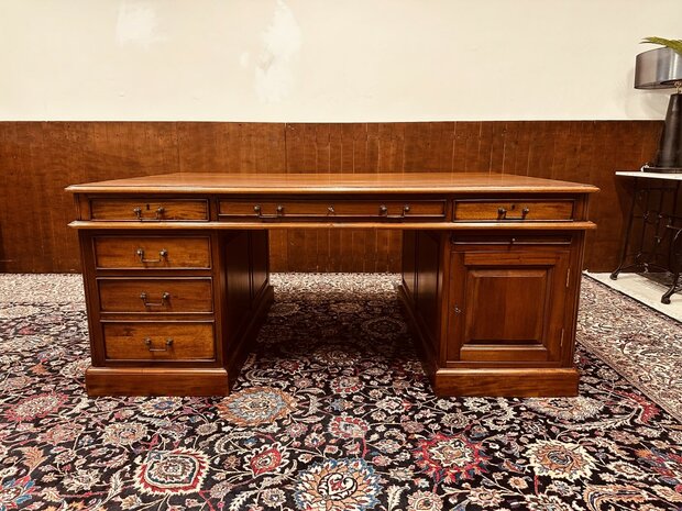 Klassiek-Engels-Antiek-Chesterfield-Jan-Frantzen-Bureau-Desk-Partnerdesk-4