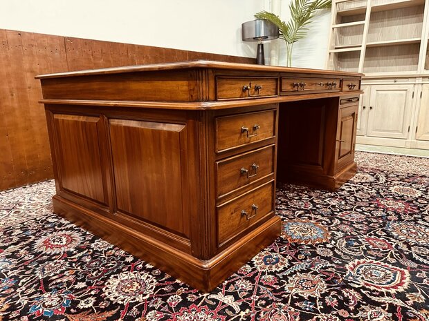 Klassiek-Engels-Antiek-Chesterfield-Jan-Frantzen-Bureau-Desk-Partnerdesk-5