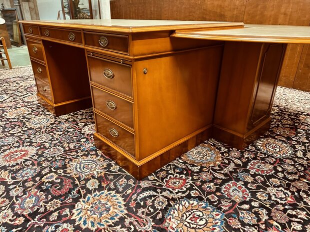 Klassiek-Antiek-Engels-Heldense-Exclusive-Bureau-Parnerdesk-Desk-Bureaustoel