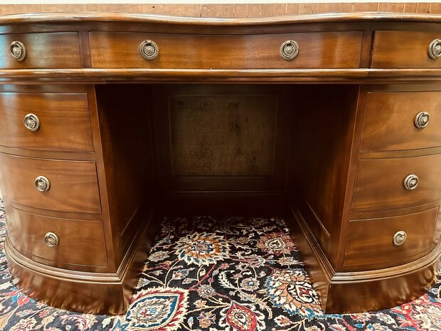 Klassiek-Engels-Antiek-Chesterfield-Kidney-Nier-Bureau-Desk