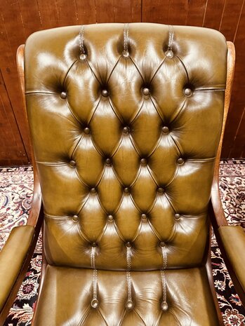 Klassiek-Engels-Chesterfield-Victoria-Stand-Chair-Fauteuil