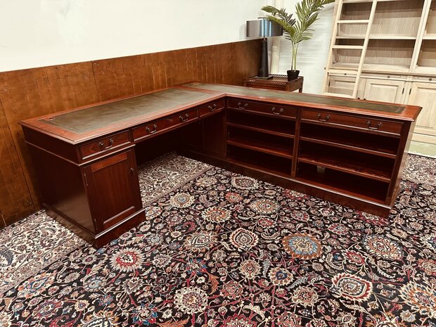 Klassiek-Engels-Antiek-Chesterfield-Bureau-Hoekbureau-Desk-Partnerdesk