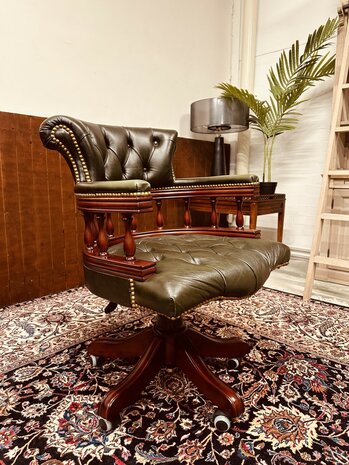 Klassiek-Antiek-Engels-Chesterfield-Bureaustoel-Captain-Chair