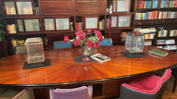 Grote-klassieke-vergadertafel-Art-Deco-4,5-meter-lang-ovaal-tafel-conferentie-tafel-boardroom-2