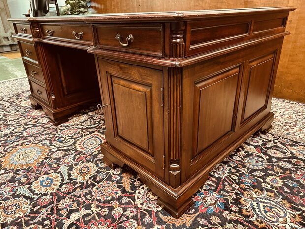 Klassiek-Antiek-Engels-Chesterfield-Desk-Bureau-Partnerdesk