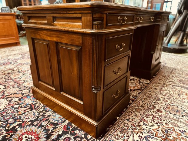 Klassiek-Antiek-Engels-Chesterfield-Desk-Bureau-Partnerdesk