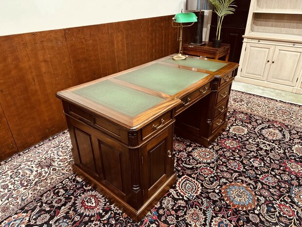 Engels-Klassiek-Antiek-Chesterfield-Bureau-Desk