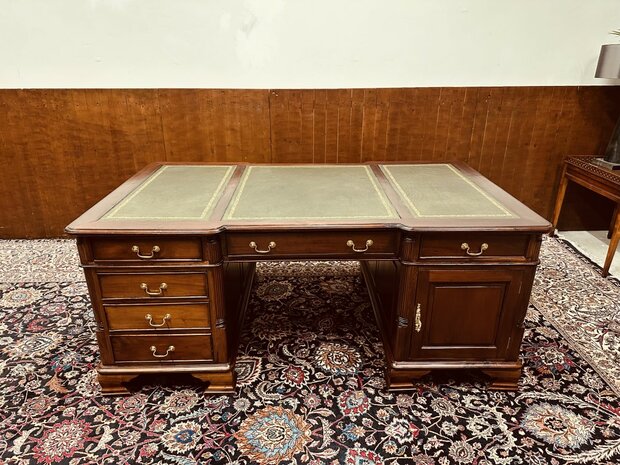 Klassiek-Engels-Antiek-Chesterfield-Oud-Bureau-Partnerdesk