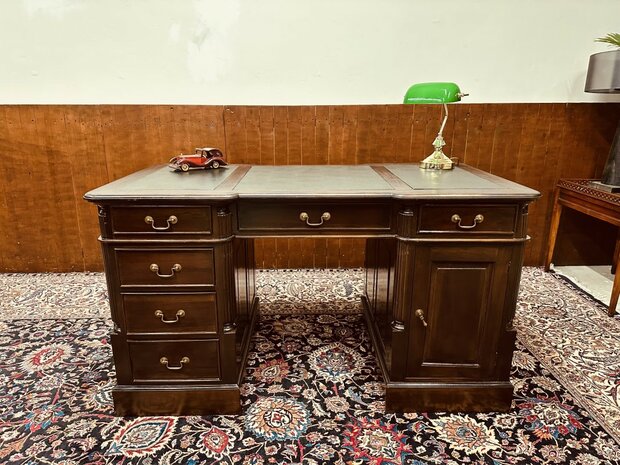 Klassiek-Engels-Antiek-Chesterfield-Oud-Bureau-Partnerdesk