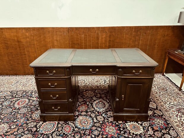 Klassiek-Engels-Antiek-Chesterfield-Oud-Bureau-Partnerdesk