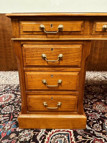 Klassiek-Engels-Antiek-Chesterfield-Oud-Bureau-Desk-Globe-Wernicke