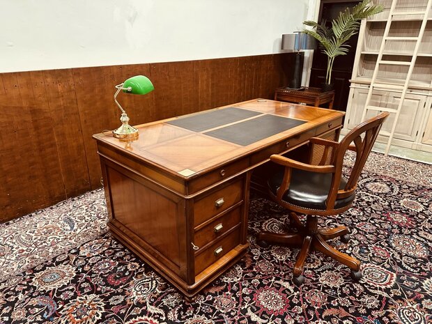 Klassiek-Antiek-Italiaans-Chesterfield-Bureau-Partnerdesk