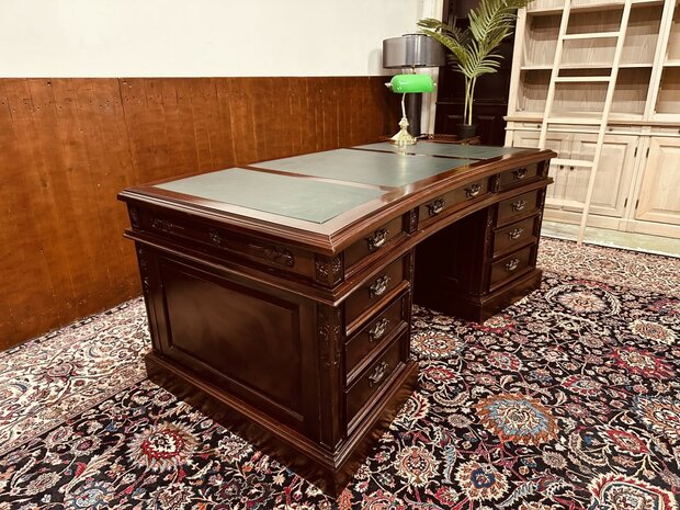 Klassiek-Engels-Chesterfield-Antiek-Bureau-Desk