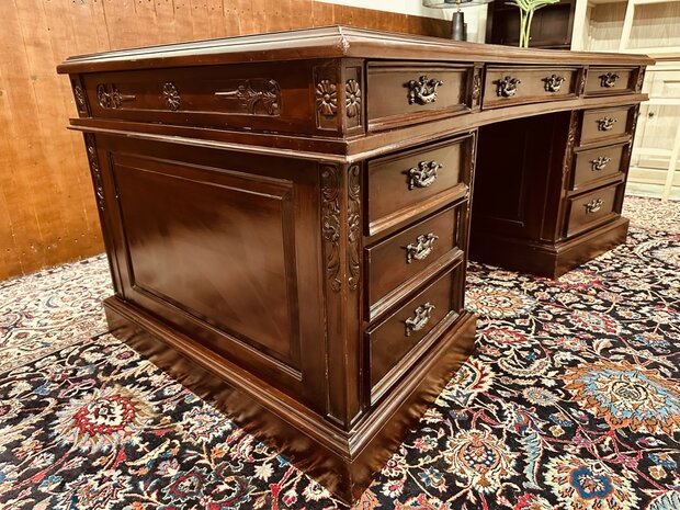 Klassiek-Engels-Chesterfield-Antiek-Bureau-Desk