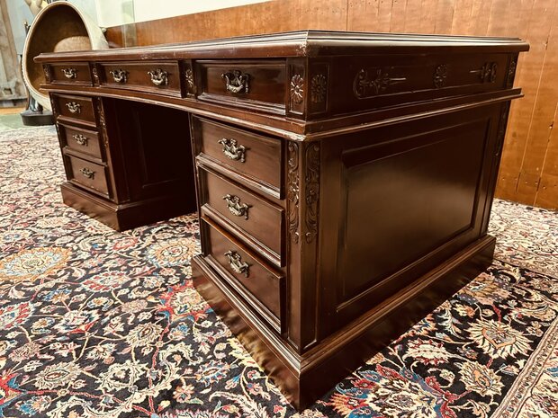 Klassiek-Engels-Chesterfield-Antiek-Bureau-Desk