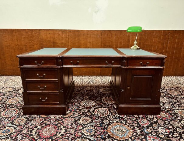 Klassiek-Antiek-Engels-Chesterfield-Bureau-Partnerdesk