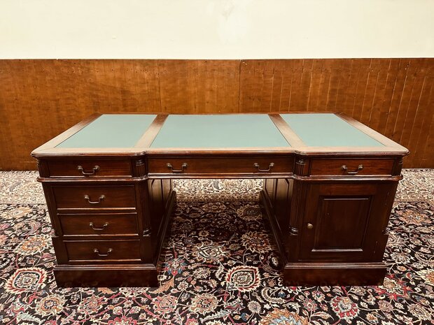 Klassiek-Antiek-Engels-Chesterfield-Bureau-Partnerdesk