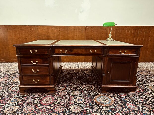 Klassiek-Antiek-Engels-Chesterfield-Bureau-Partnerdesk