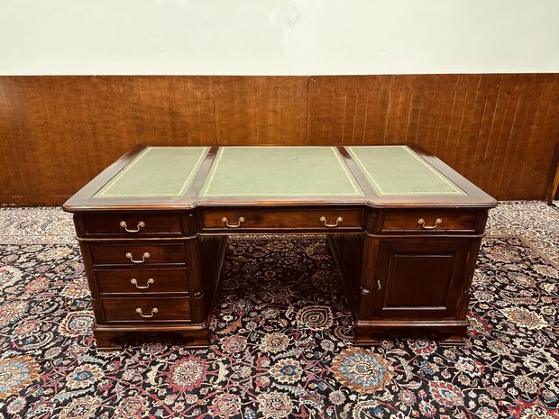 Klassiek-Antiek-Engels-Chesterfield-Bureau-Partnerdesk